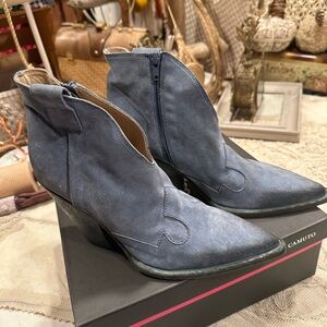 Vince Camuto denim wash velour leather suede booties boots Vero Cuoio 9 NIB $225